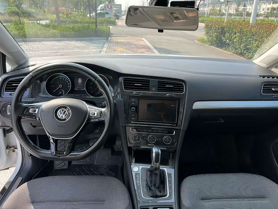 Volkswagen Golf Pure Electric 2020 car image #8