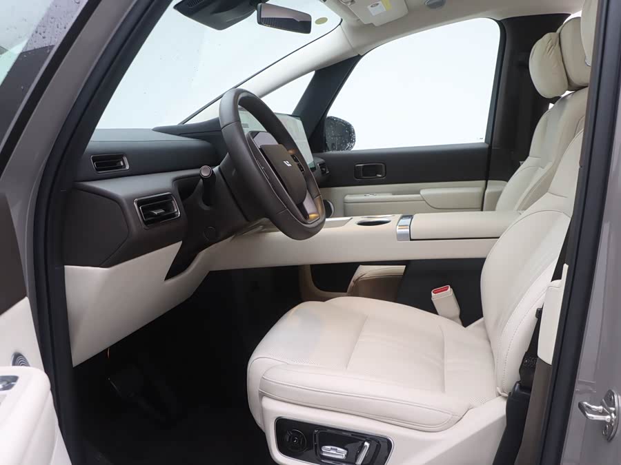 理想汽车 理想MEGA 2024 汽车图片 #8