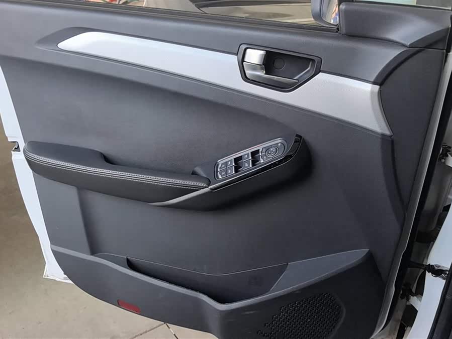 哪吒汽车 哪吒N01 2019 汽车图片 #8