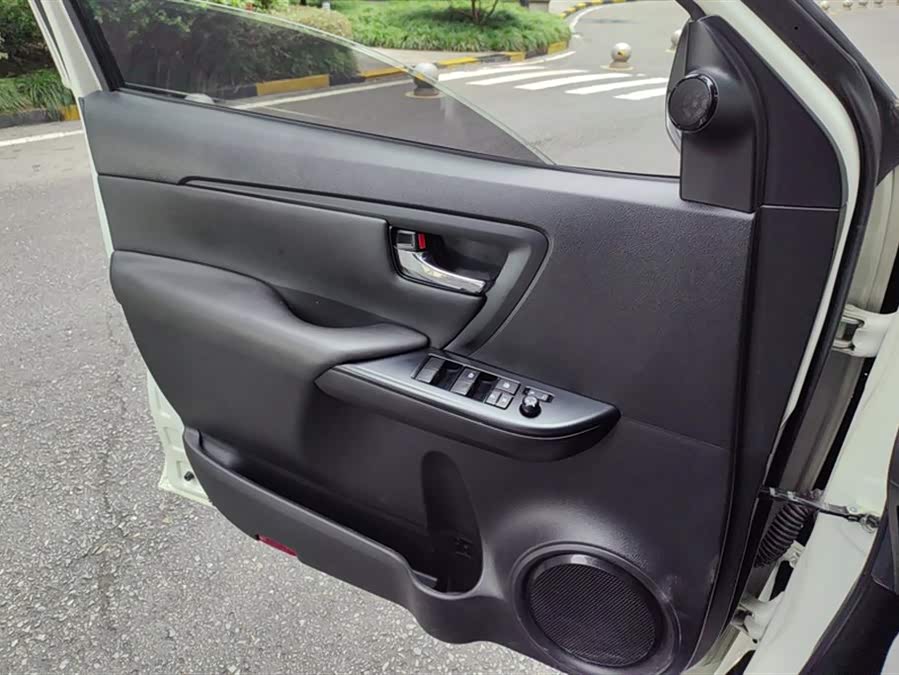 Toyota Fortuner 2018 immagine di auto #8