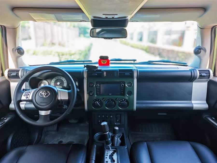 Toyota FJ Cruiser 2011 car image #8