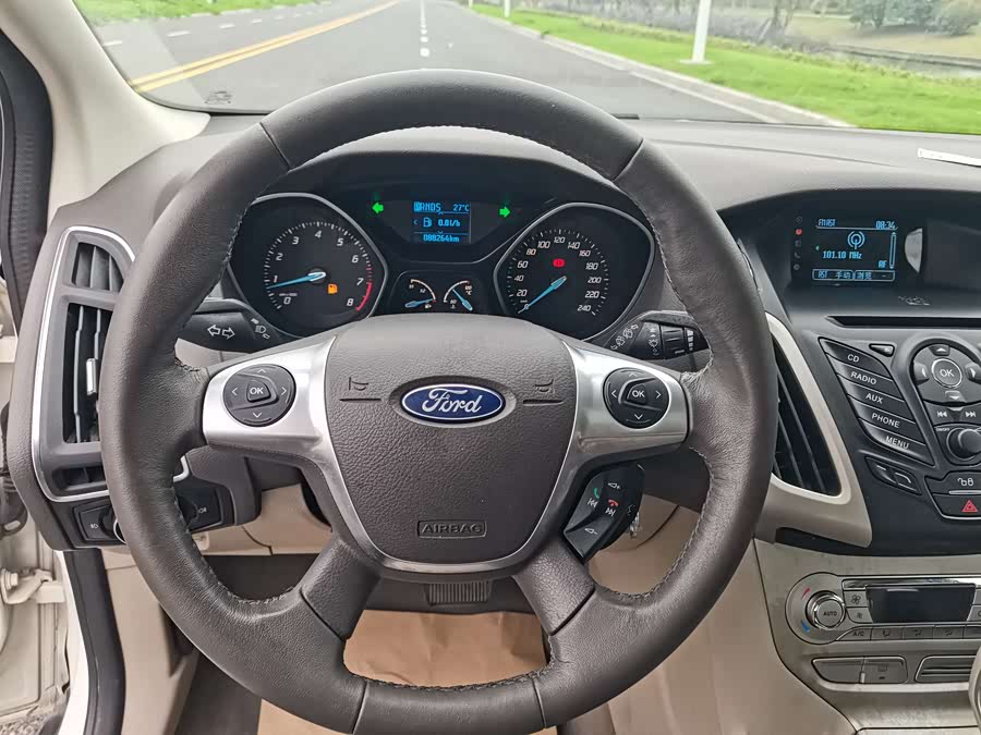 Ford Focus 2013 car image #8