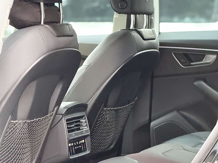 Audi Q8 2020 car image #8