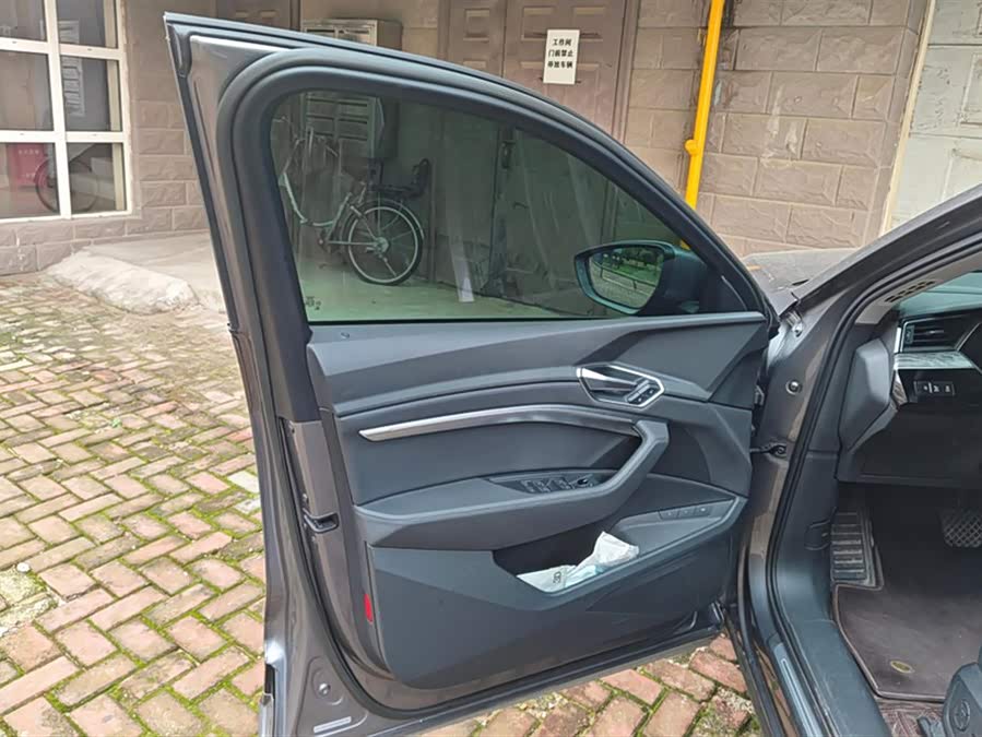 Audi e-tron (Imported) 2020 #8 Audi e-tron (Imported) 2020 car image #8