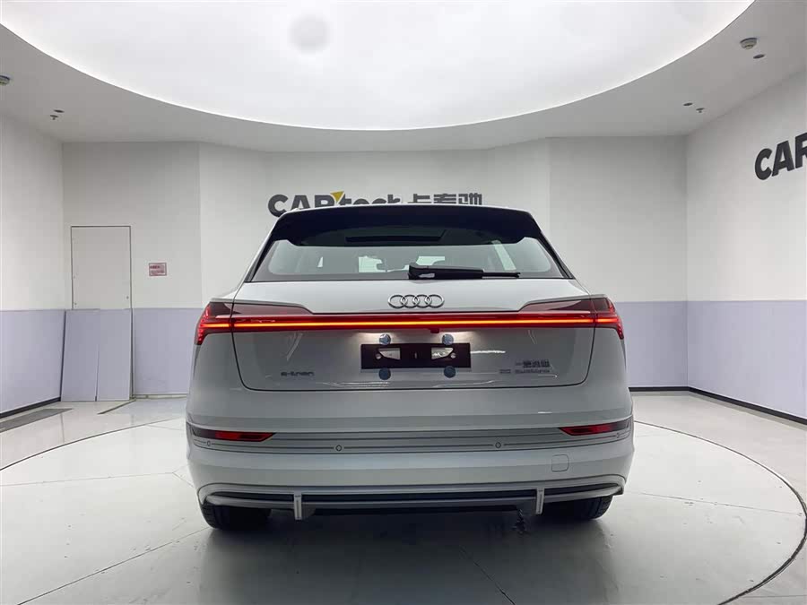 Mercedes-Benz SLK AMG 2025 #8 Mercedes-Benz SLK AMG 2025 صورة سيارة #8