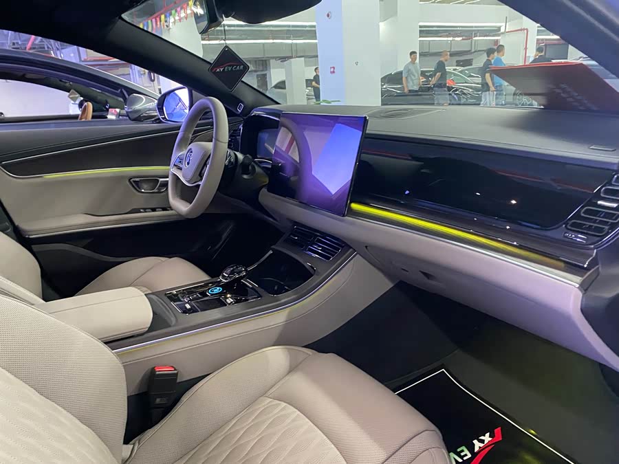 BYD Han 2025 car image #8