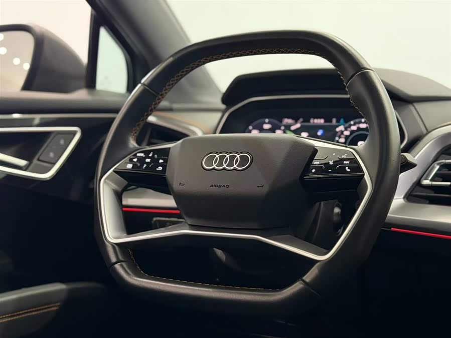 Audi Q4 e-tron 2024 immagine di auto #8