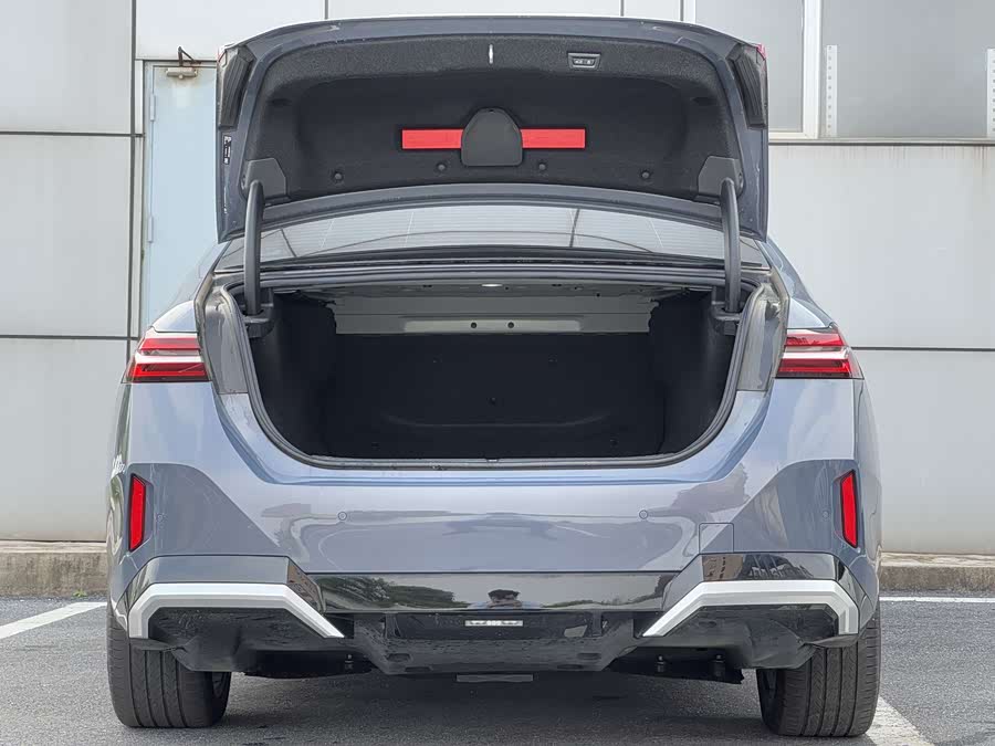 BMW i5 2024 immagine di auto #8