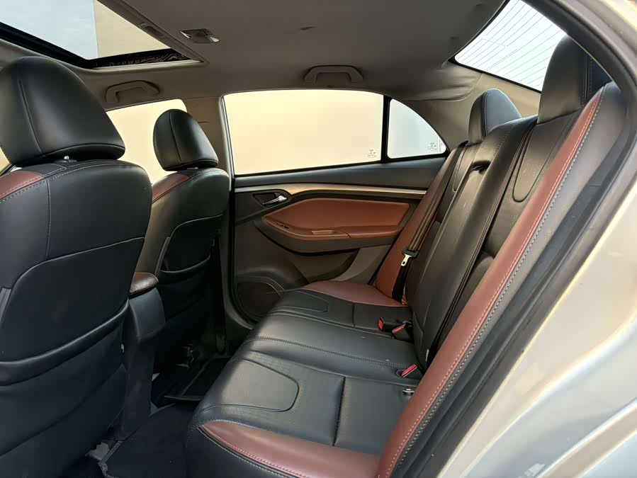 BYD G5 2014 #8 BYD G5 2014 изображение автомобиля #8