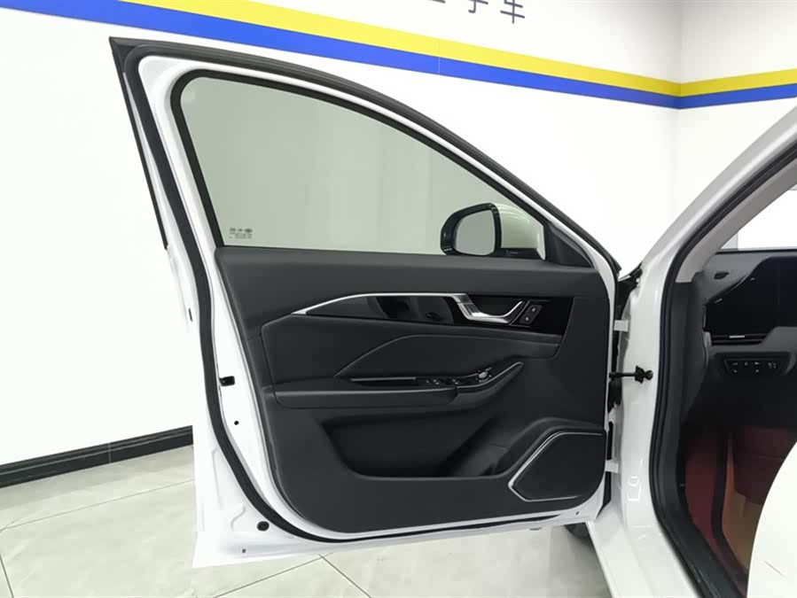 2022 car image #8