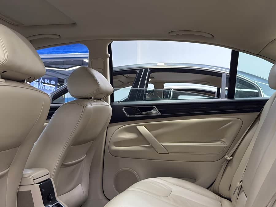 Volkswagen Passat Lingyu 2010 car image #8