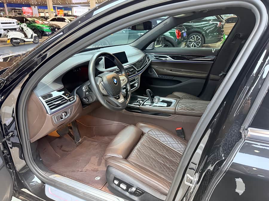 BMW 7 Series 2022 car image #8