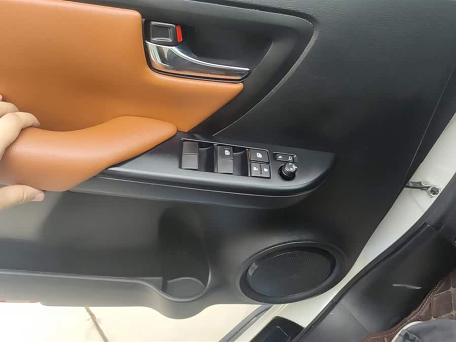 Toyota Fortuner 2019 car image #8