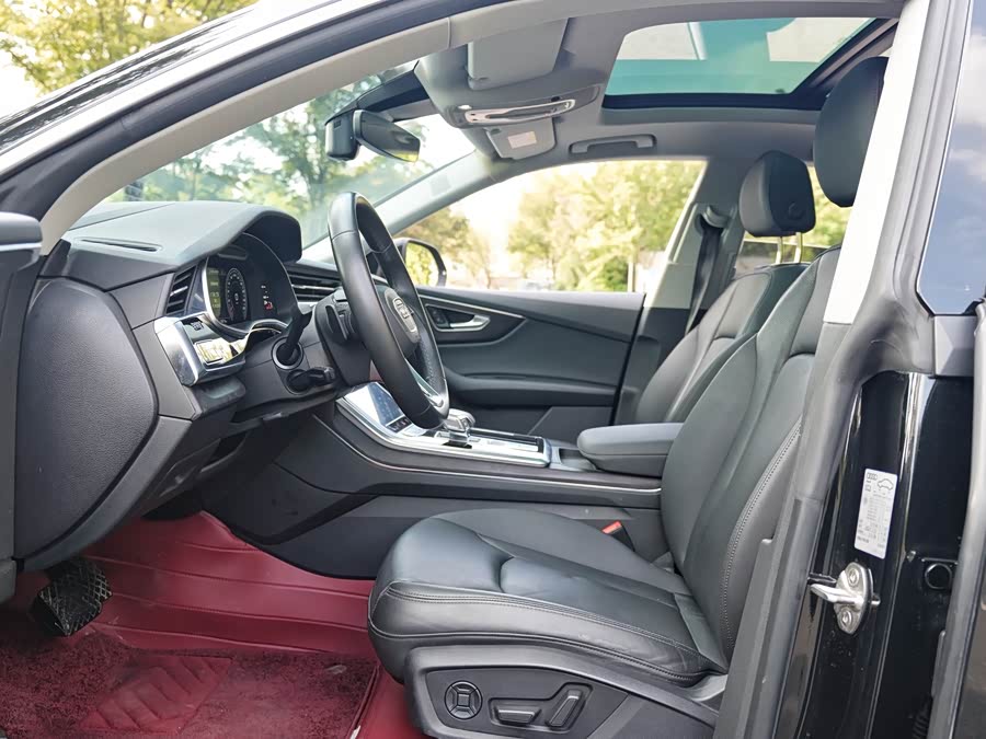 Audi Q8 2022 car image #8