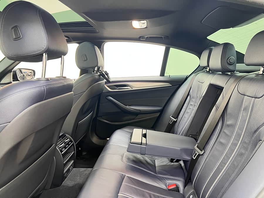 BMW 5 Series (Imported) 2019 #8 BMW 5 Series (Imported) 2019 car image #8