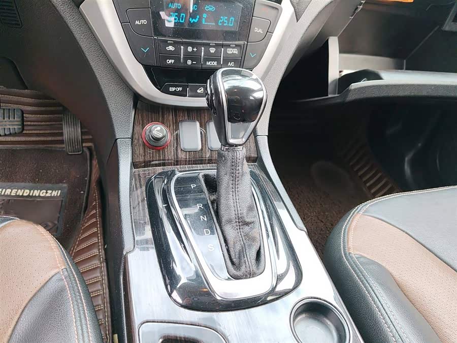 GAC Trumpchi GS5 Super 2015 #8 GAC Trumpchi GS5 Super 2015 car image #8