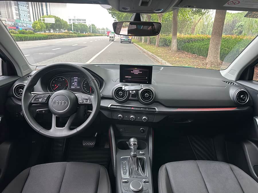 Audi Q2L 2020 #8 Audi Q2L 2020 car image #8