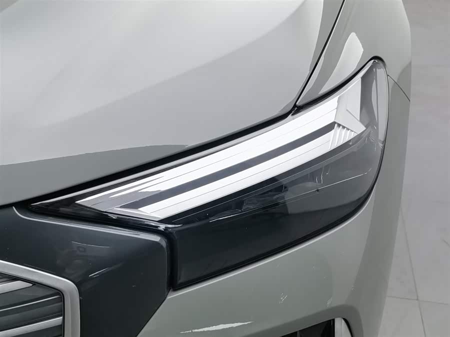 Audi Q4 e-tron 2023 صورة سيارة #8