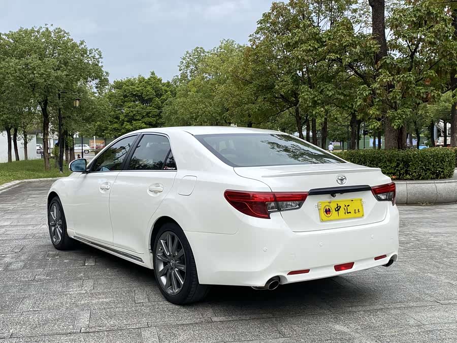 Toyota Reiz 2015 صورة سيارة #8