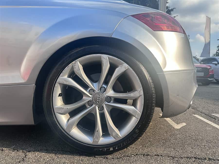 Audi TTS 2011 car image #8