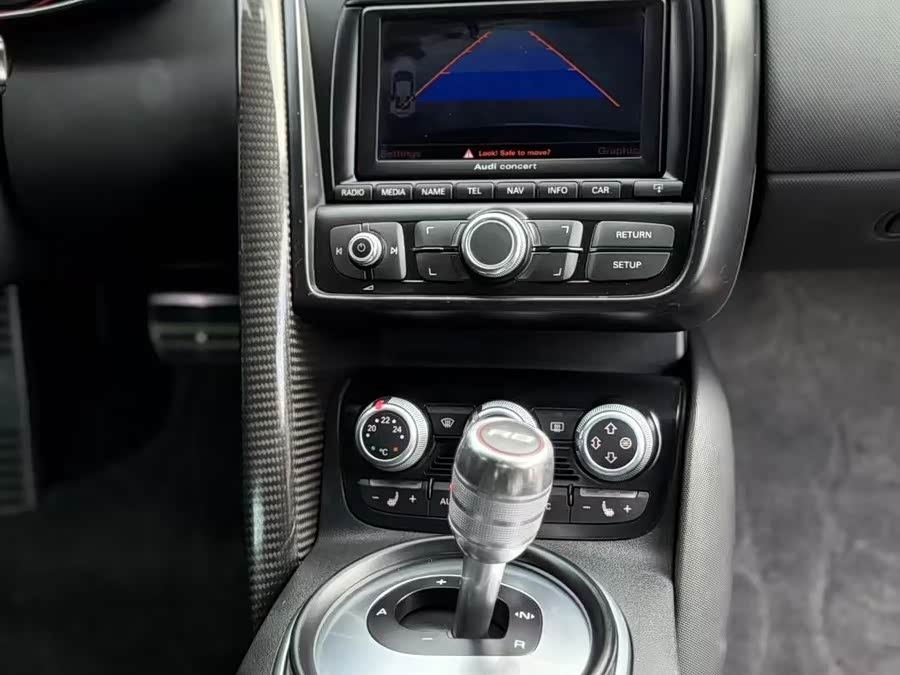 Audi R8 2013 car image #8