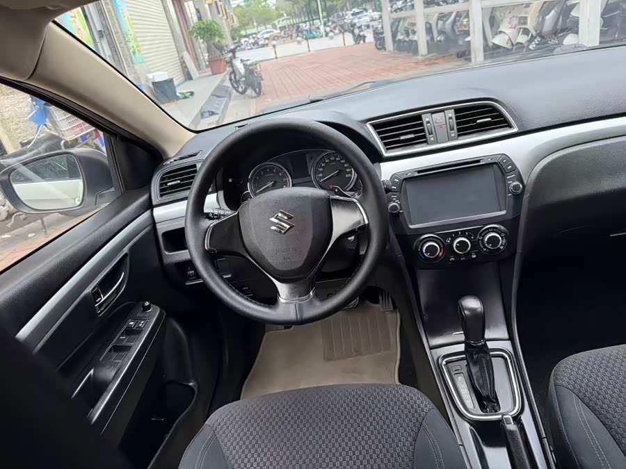 Suzuki Ciaz 2015 изображение автомобиля #8