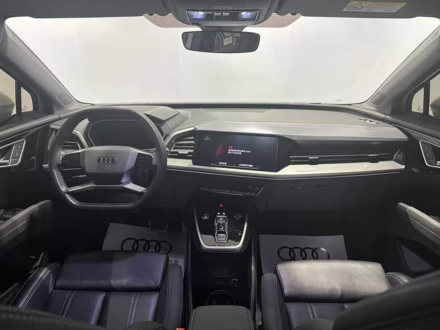 Audi Q4 e-tron 2023 immagine di auto #8