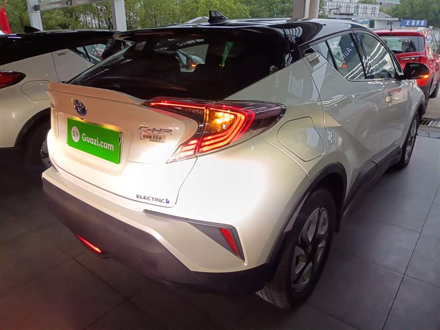 Toyota C-HR EV 2020 immagine di auto #8