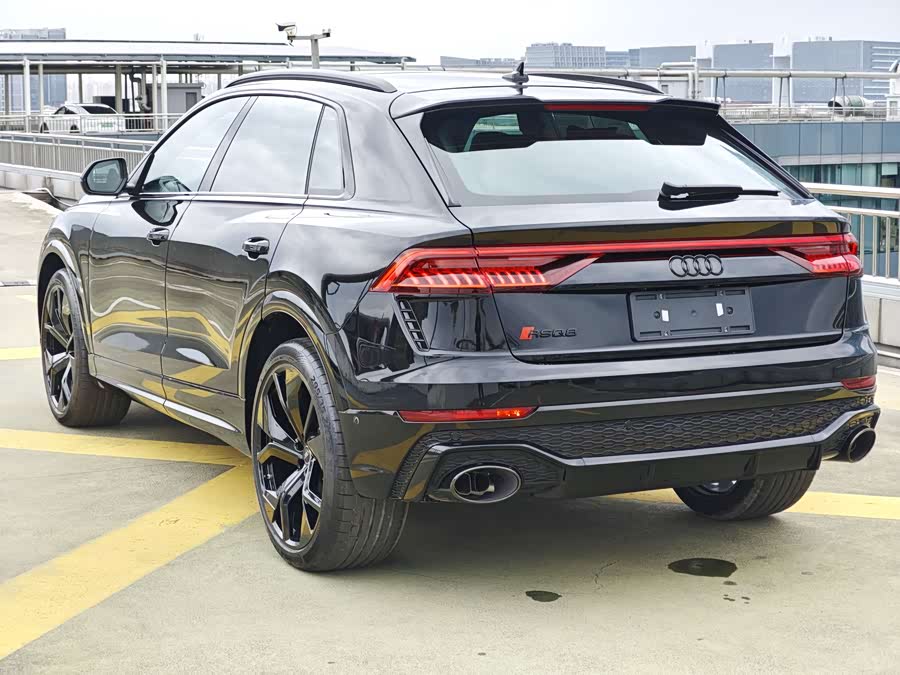 Audi RS Q8 car image #8