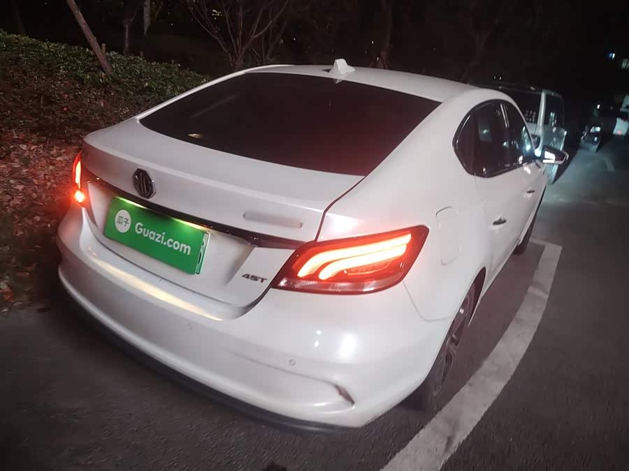 MG 6 New Energy 2019 car image #8