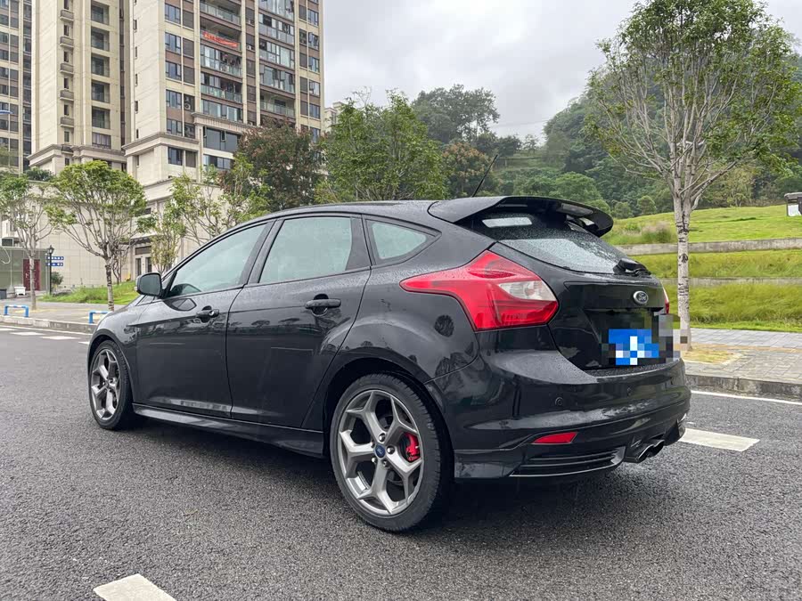 Ford Focus (Imported) 2013 car image #8