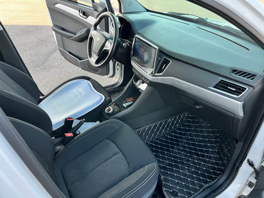 哪吒汽车 哪吒N01 2020 汽车图片 #8