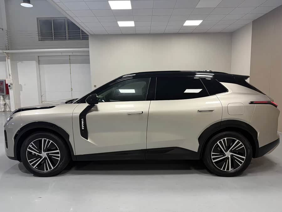 Lynk & Co 08 EM-P 2024 car image #8