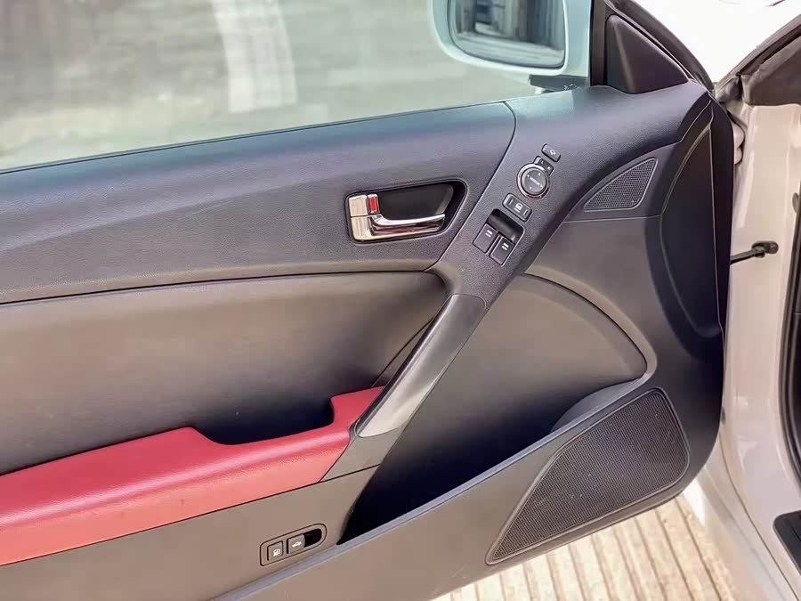 Hyundai Rohens-Coupe 2011 car image #8