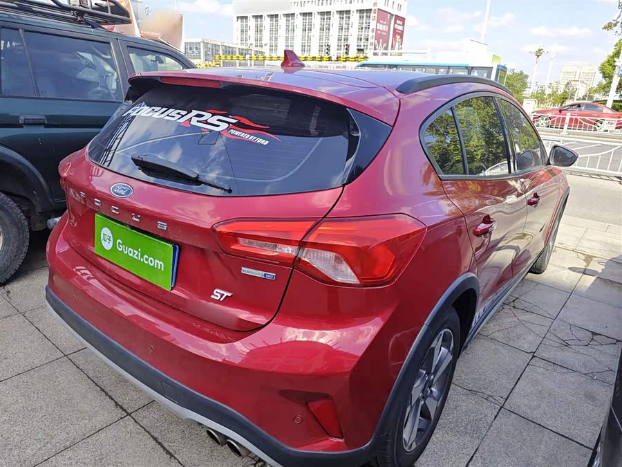 Ford Focus Active 2019 car image #8