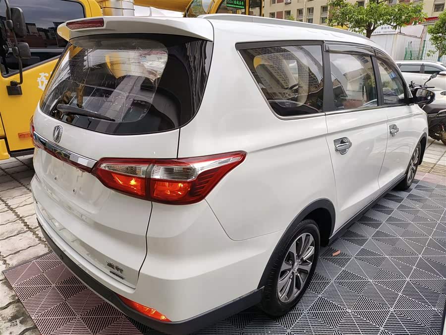 Changan Linmax 2017 car image #8