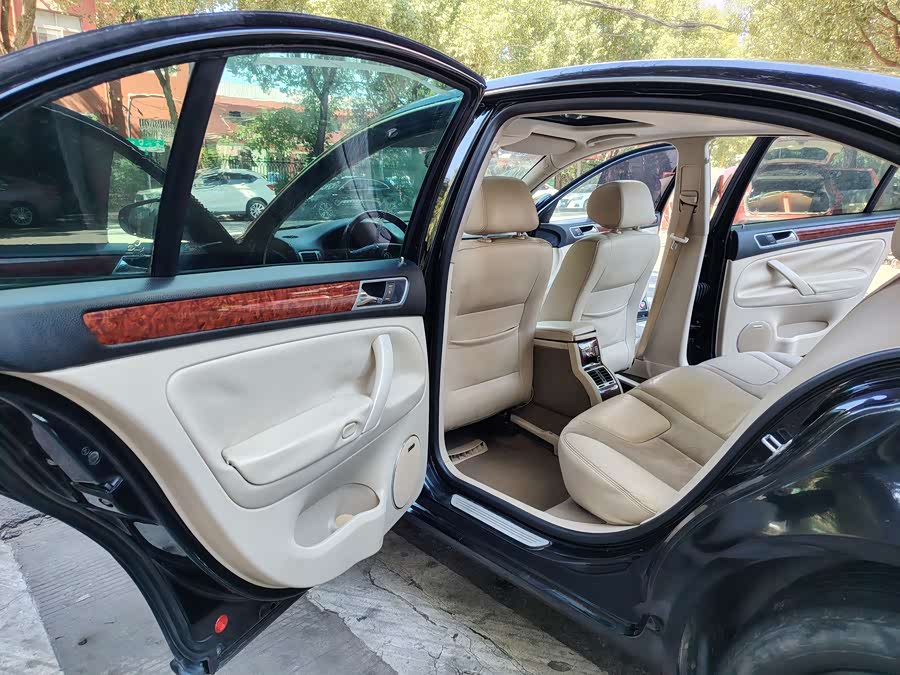 Volkswagen Passat Lingyu 2010 car image #8