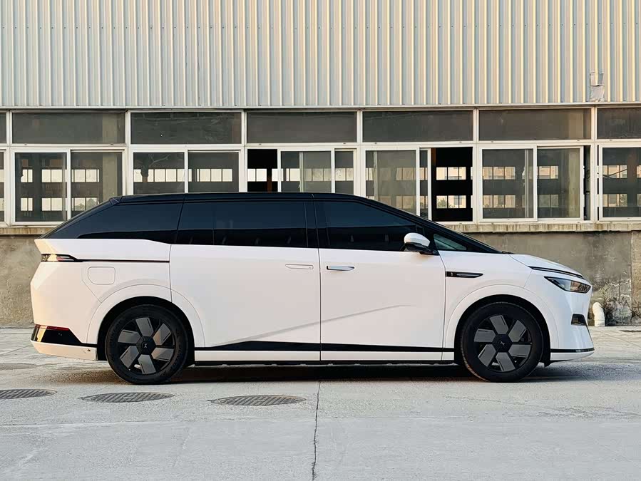 Xpeng X9 2024 imagem de carro #8