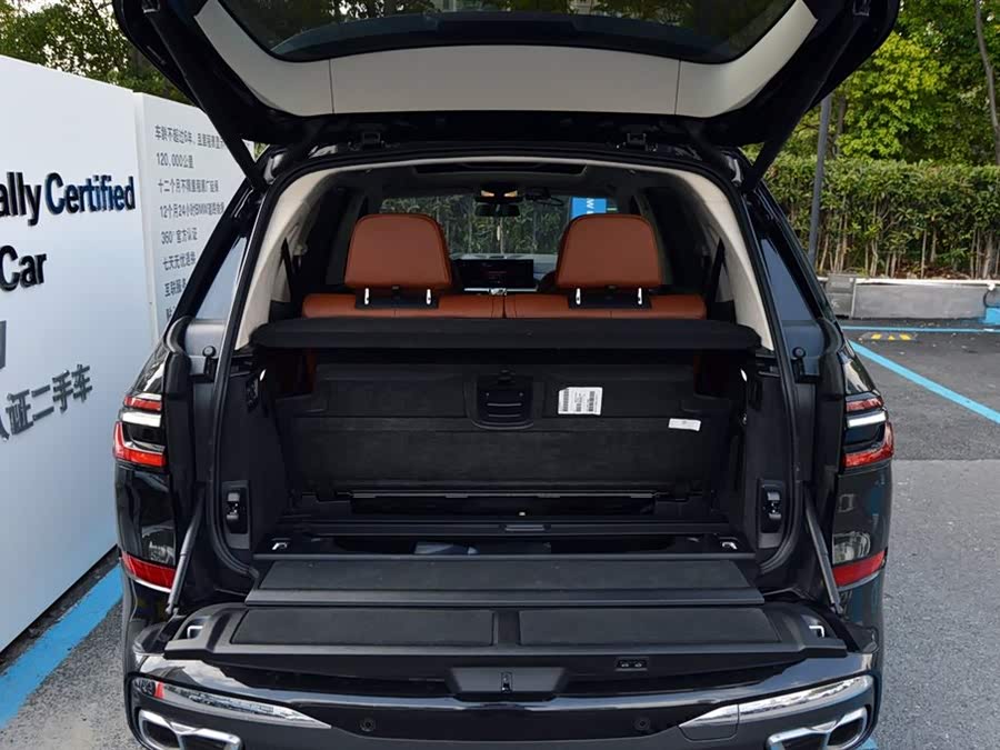 BMW X7 M60i 2023 immagine di auto #8