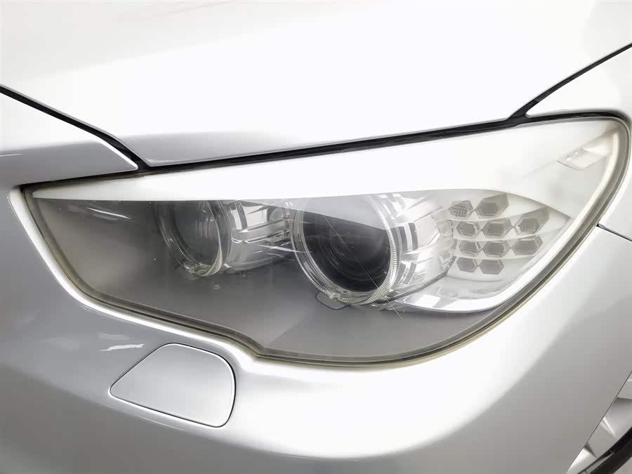 BMW 5 Series GT 2010 صورة سيارة #8