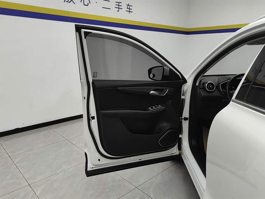 MG Pilot 2023 car image #8