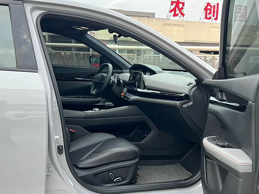 Changan UNI-V 2022 car image #8