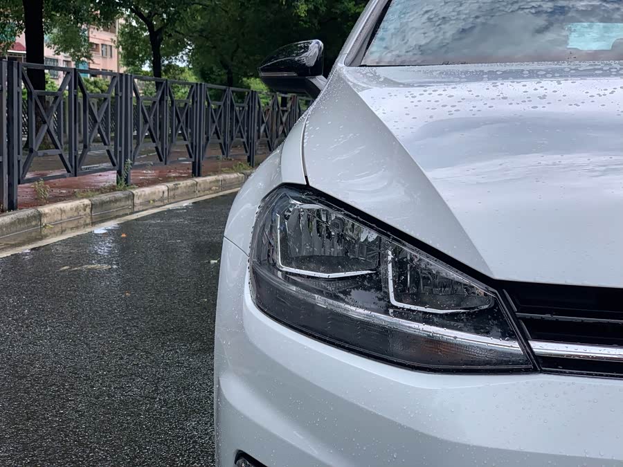 Volkswagen Golf 2019 car image #8