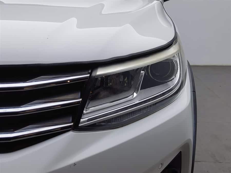 Forthing SX6 2018 car image #8