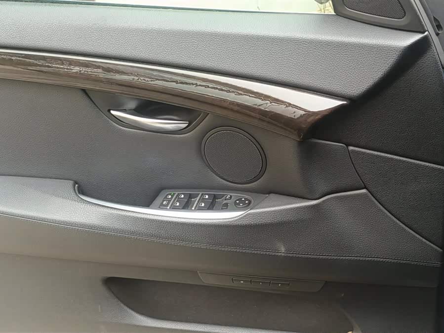 BMW 5 Series GT 2010 immagine di auto #8