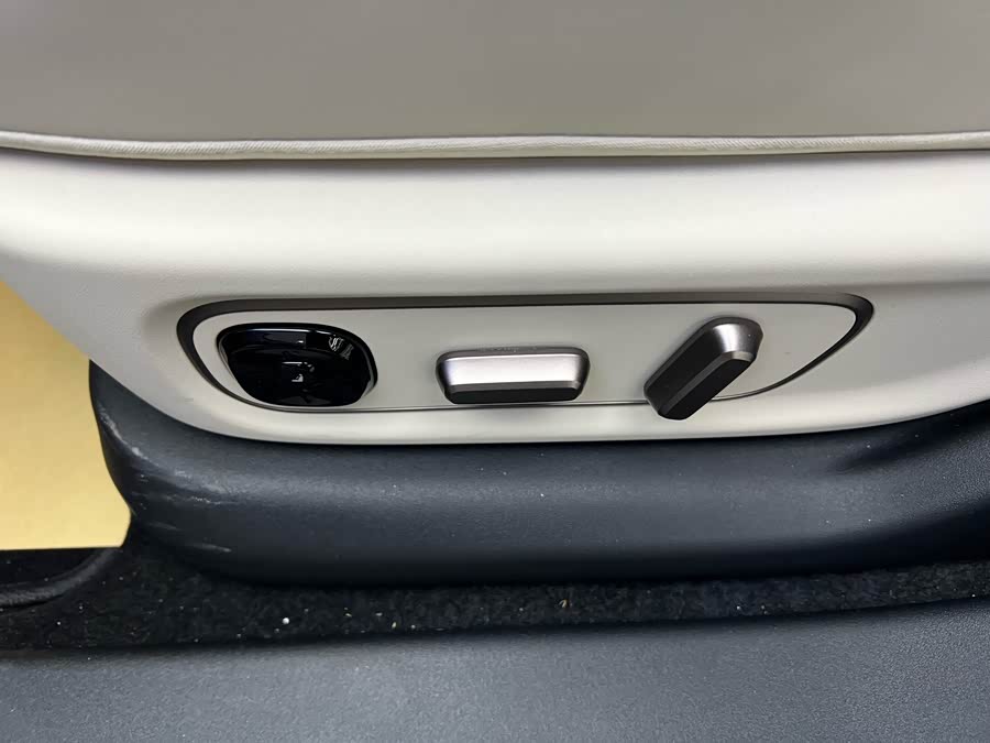 理想汽车 理想i6 2025 汽车图片 #8