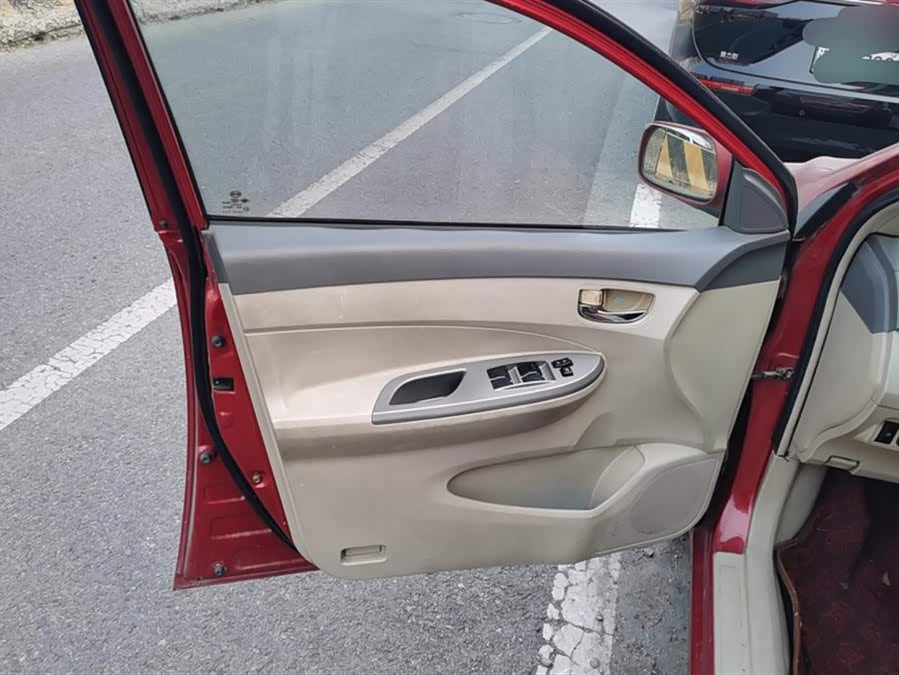 BYD L3 2013 изображение автомобиля #8