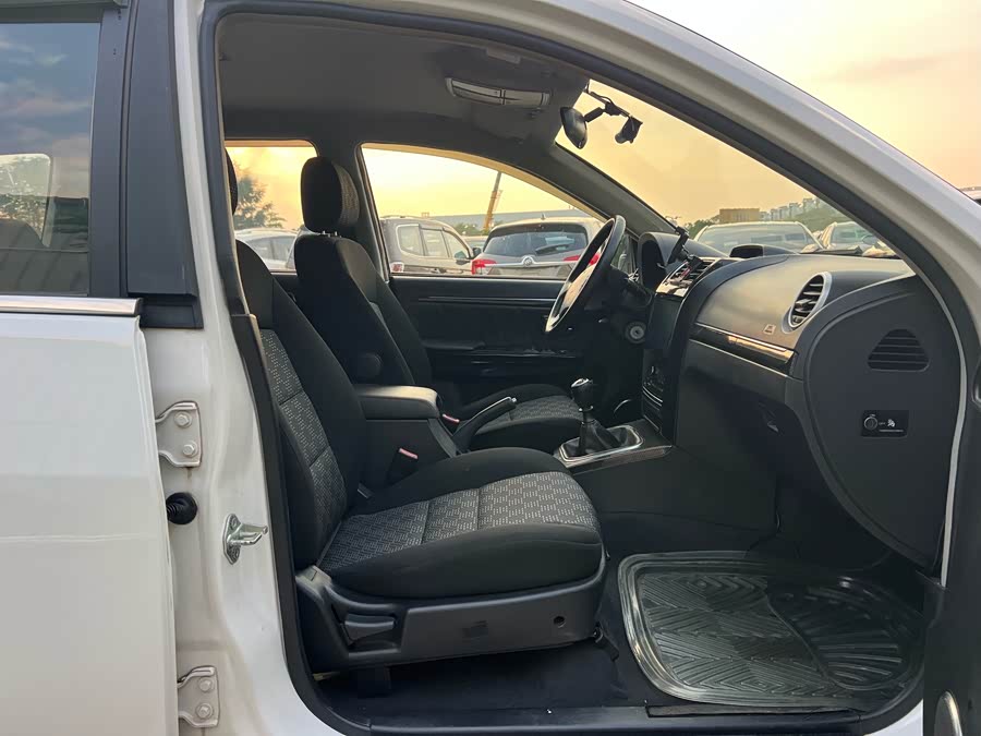 Haval H5 Class 2015 #8 Haval H5 Class 2015 car image #8