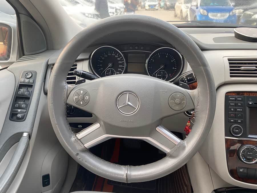 Mercedes-Benz R Class 2009 car image #8