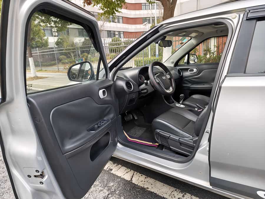 MG 3 2017 car image #8